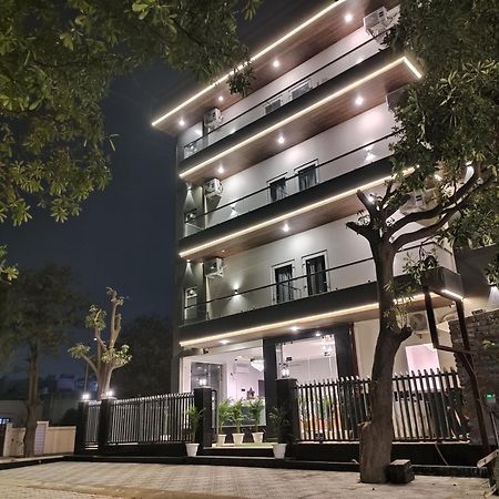 Emerald Suites Greater Noida Dış mekan fotoğraf