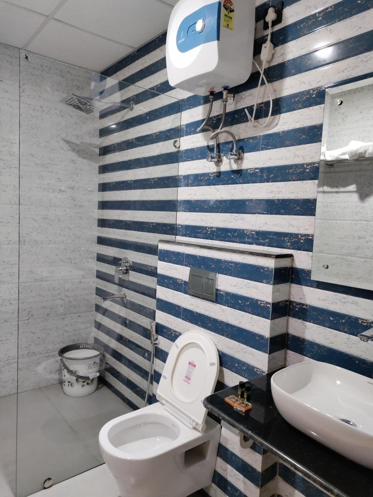 Emerald Suites Greater Noida Oda fotoğraf
