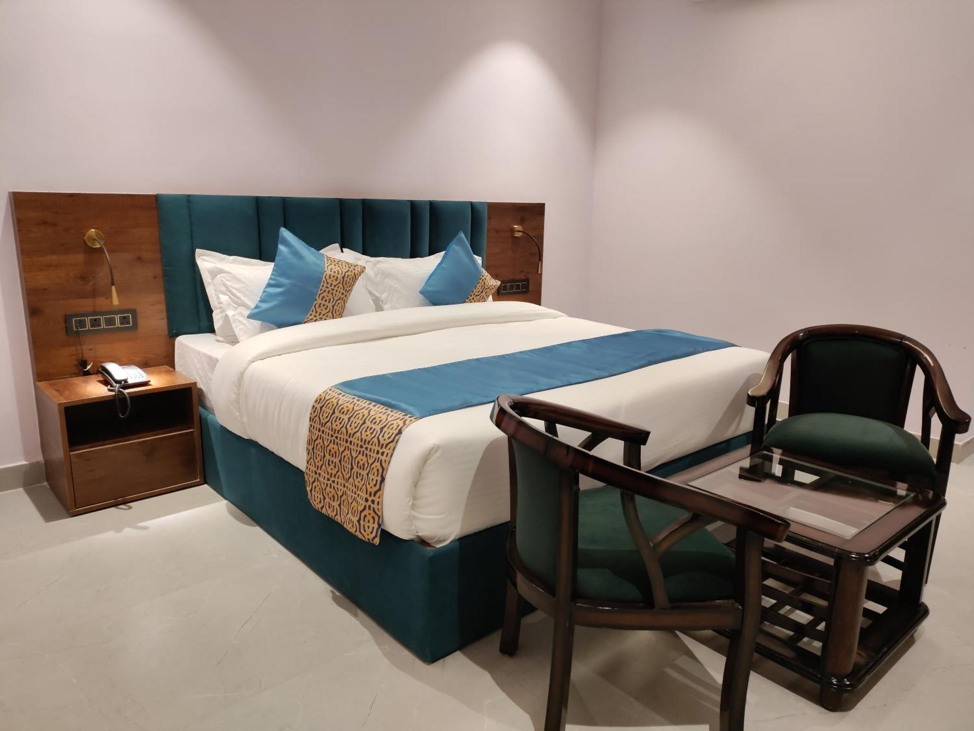 Emerald Suites Greater Noida Dış mekan fotoğraf