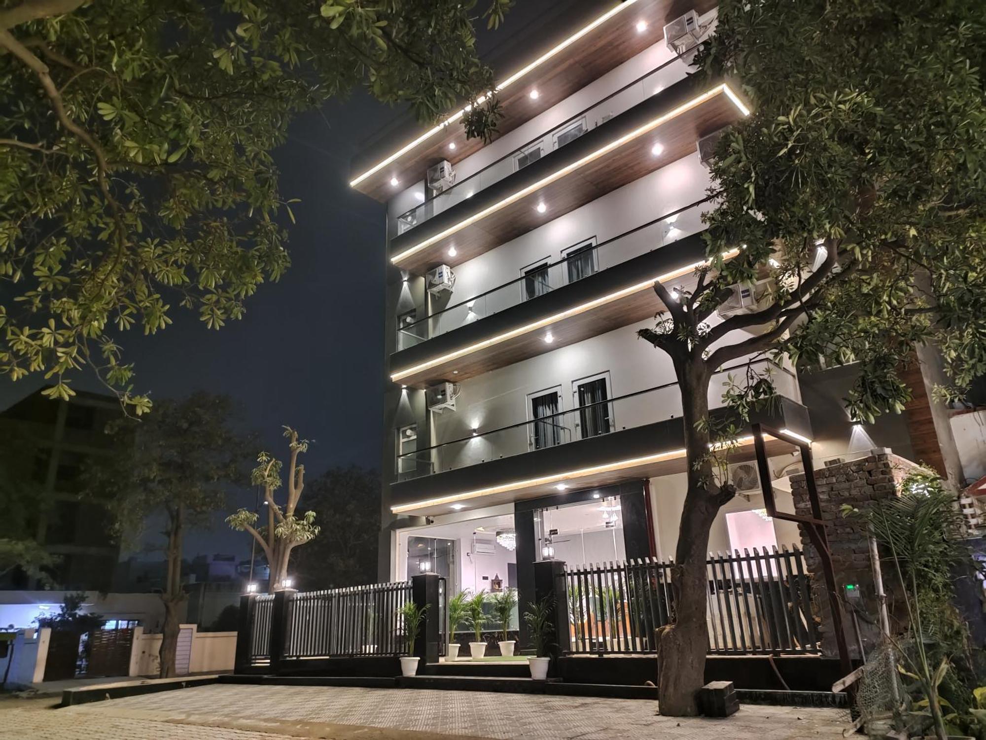 Emerald Suites Greater Noida Dış mekan fotoğraf