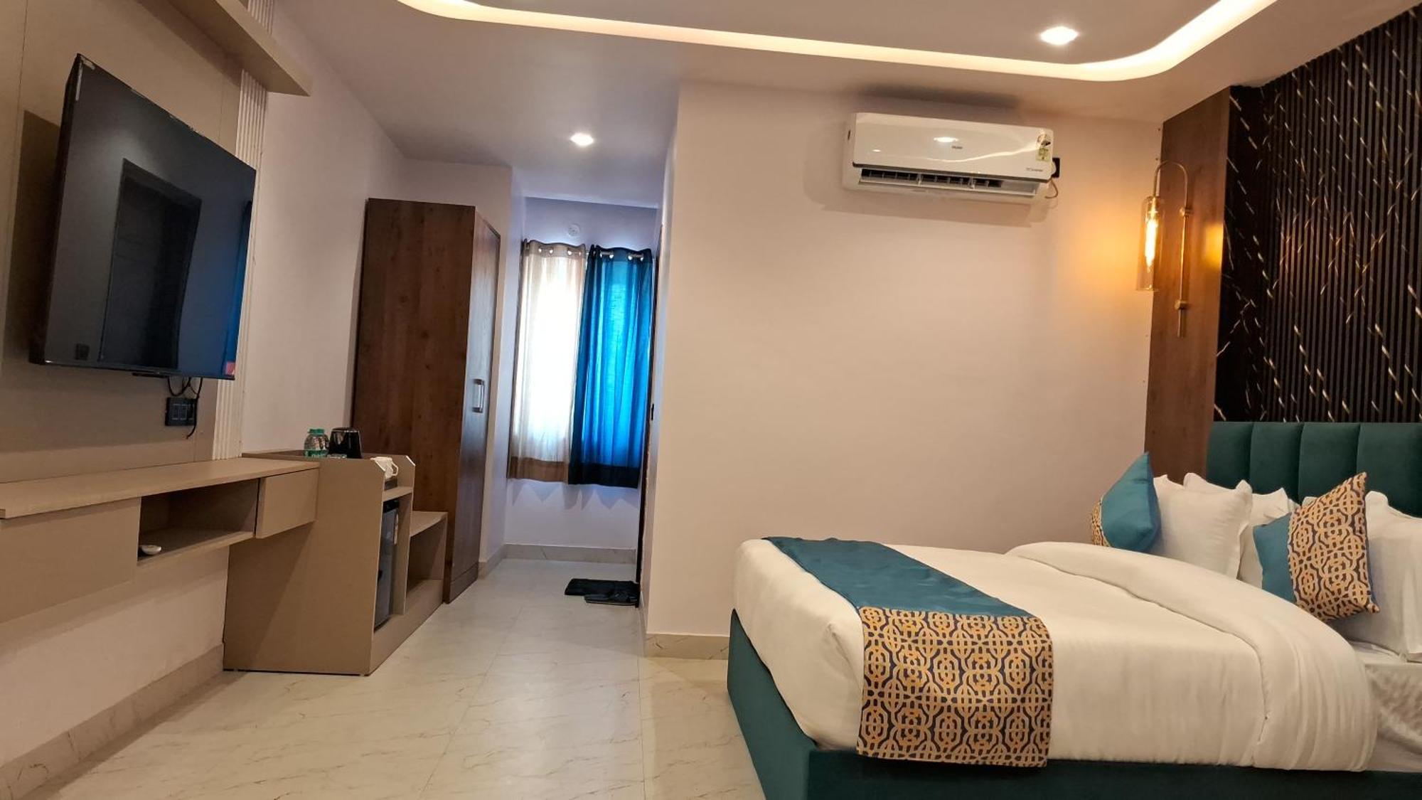 Emerald Suites Greater Noida Oda fotoğraf