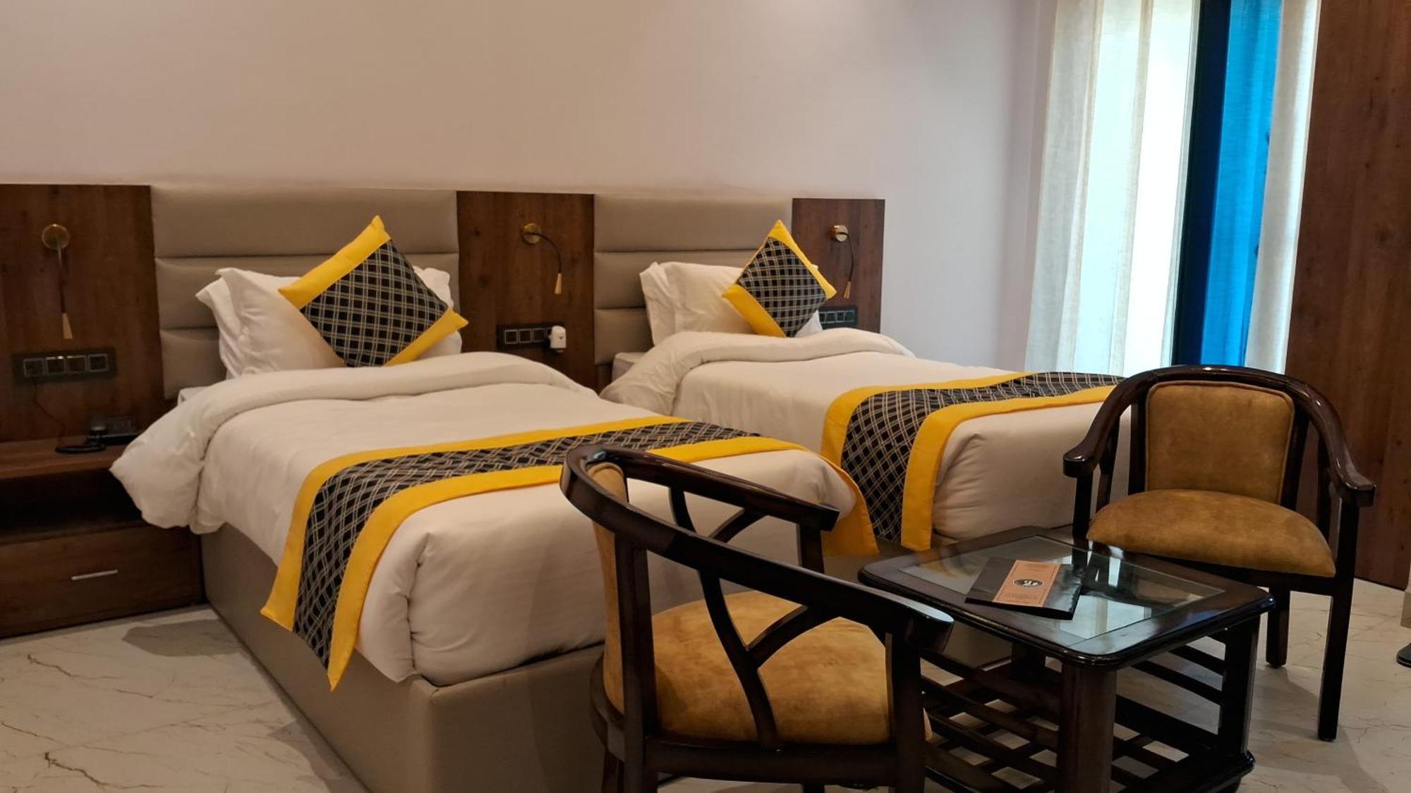 Emerald Suites Greater Noida Oda fotoğraf