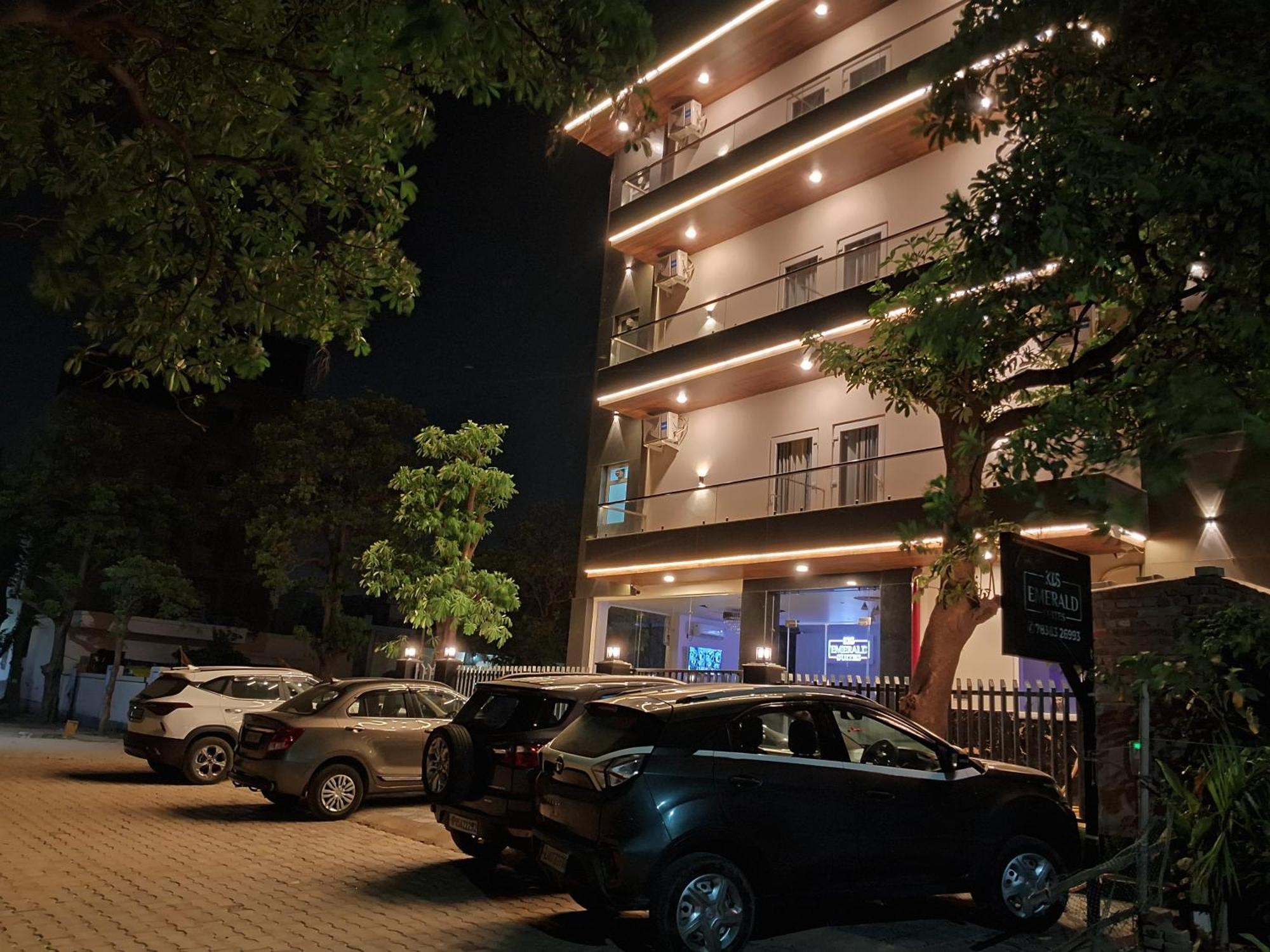 Emerald Suites Greater Noida Dış mekan fotoğraf