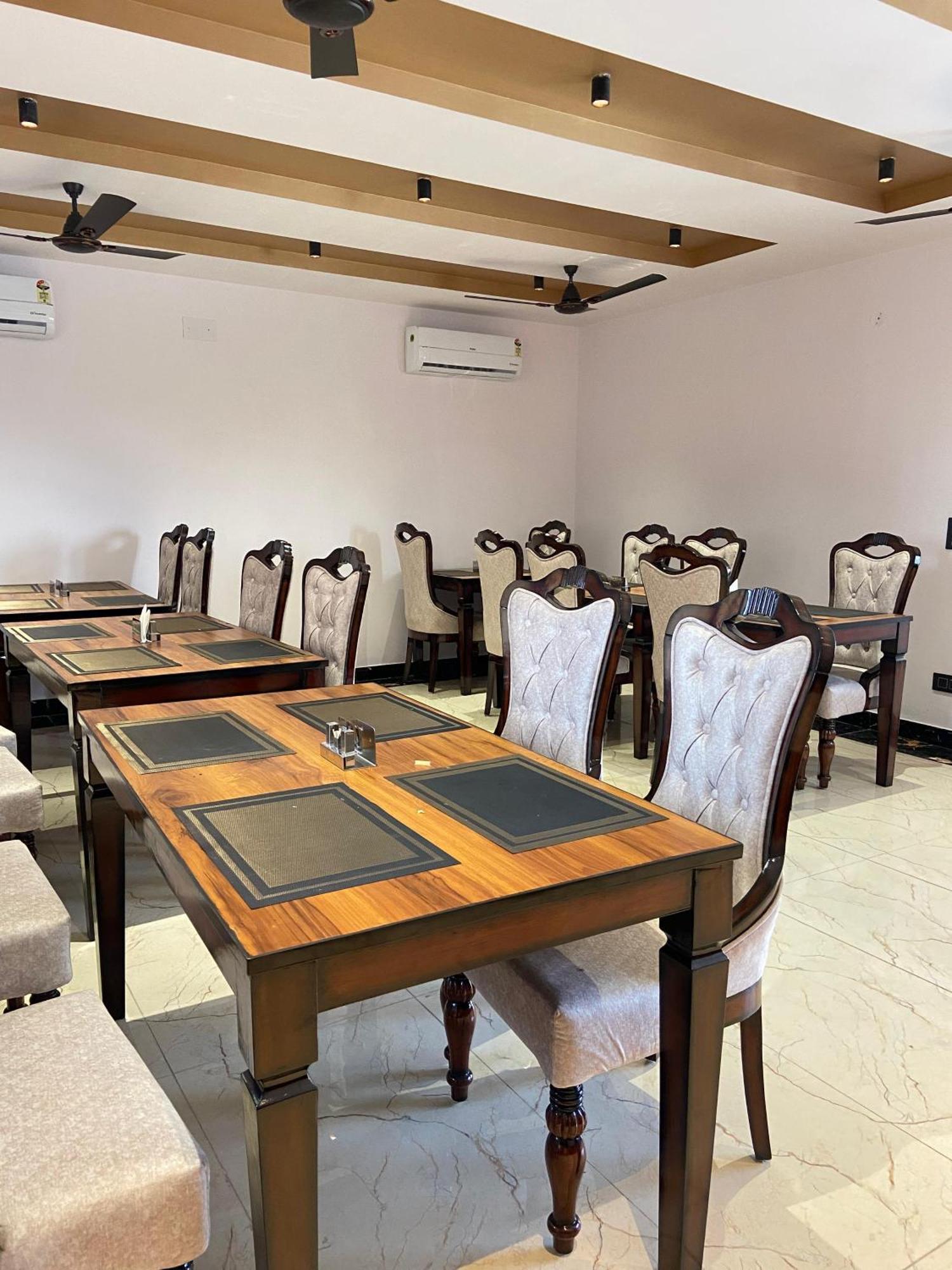 Emerald Suites Greater Noida Dış mekan fotoğraf