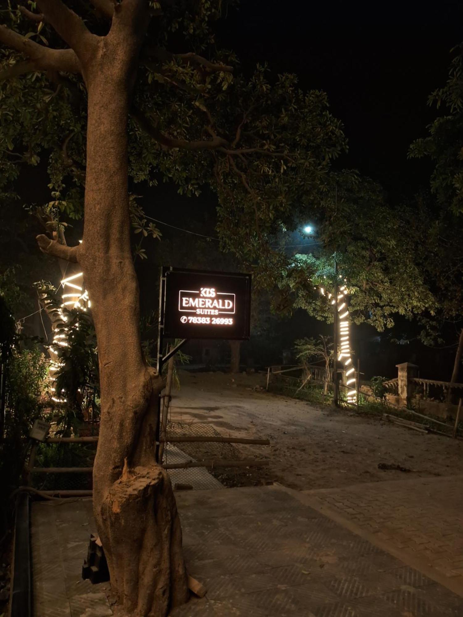Emerald Suites Greater Noida Dış mekan fotoğraf