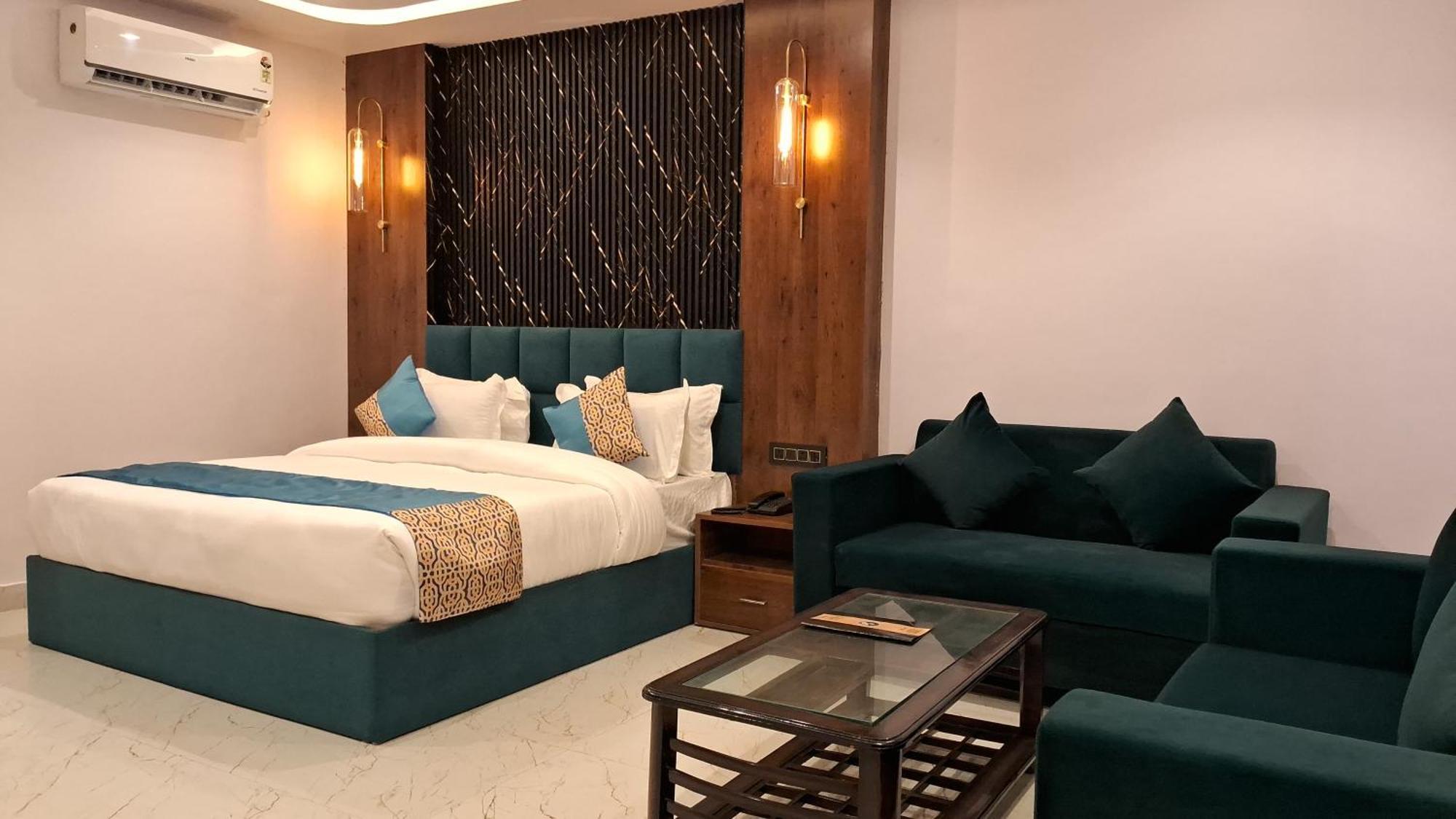 Emerald Suites Greater Noida Oda fotoğraf