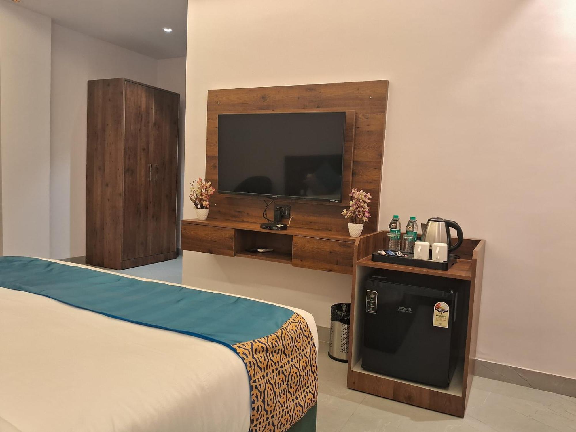 Emerald Suites Greater Noida Oda fotoğraf