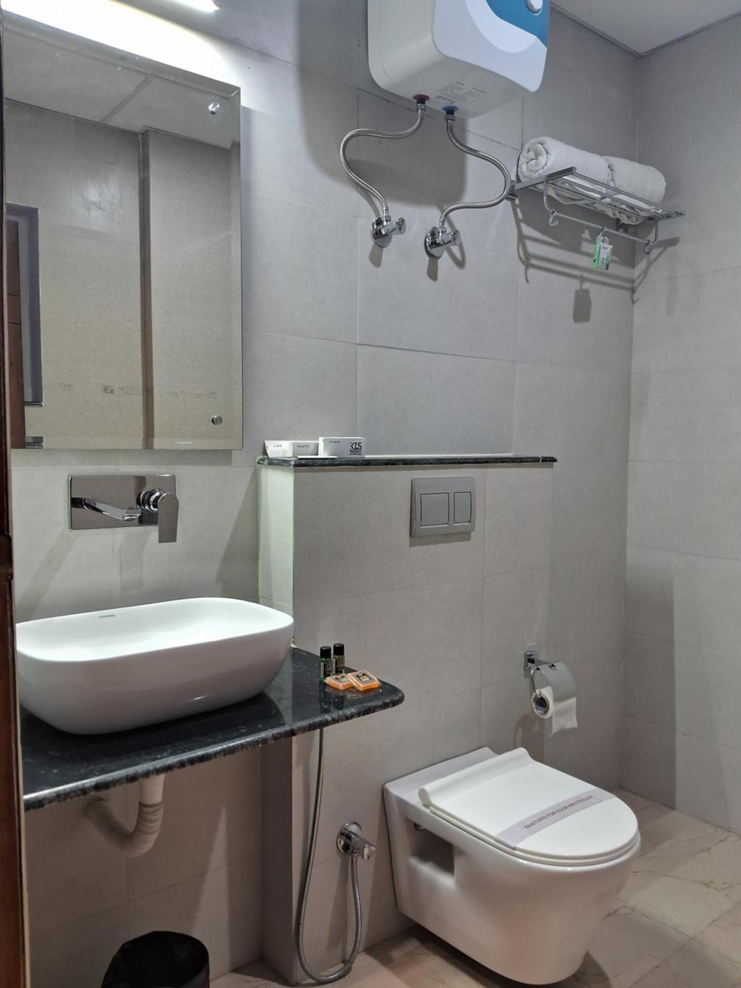 Emerald Suites Greater Noida Oda fotoğraf