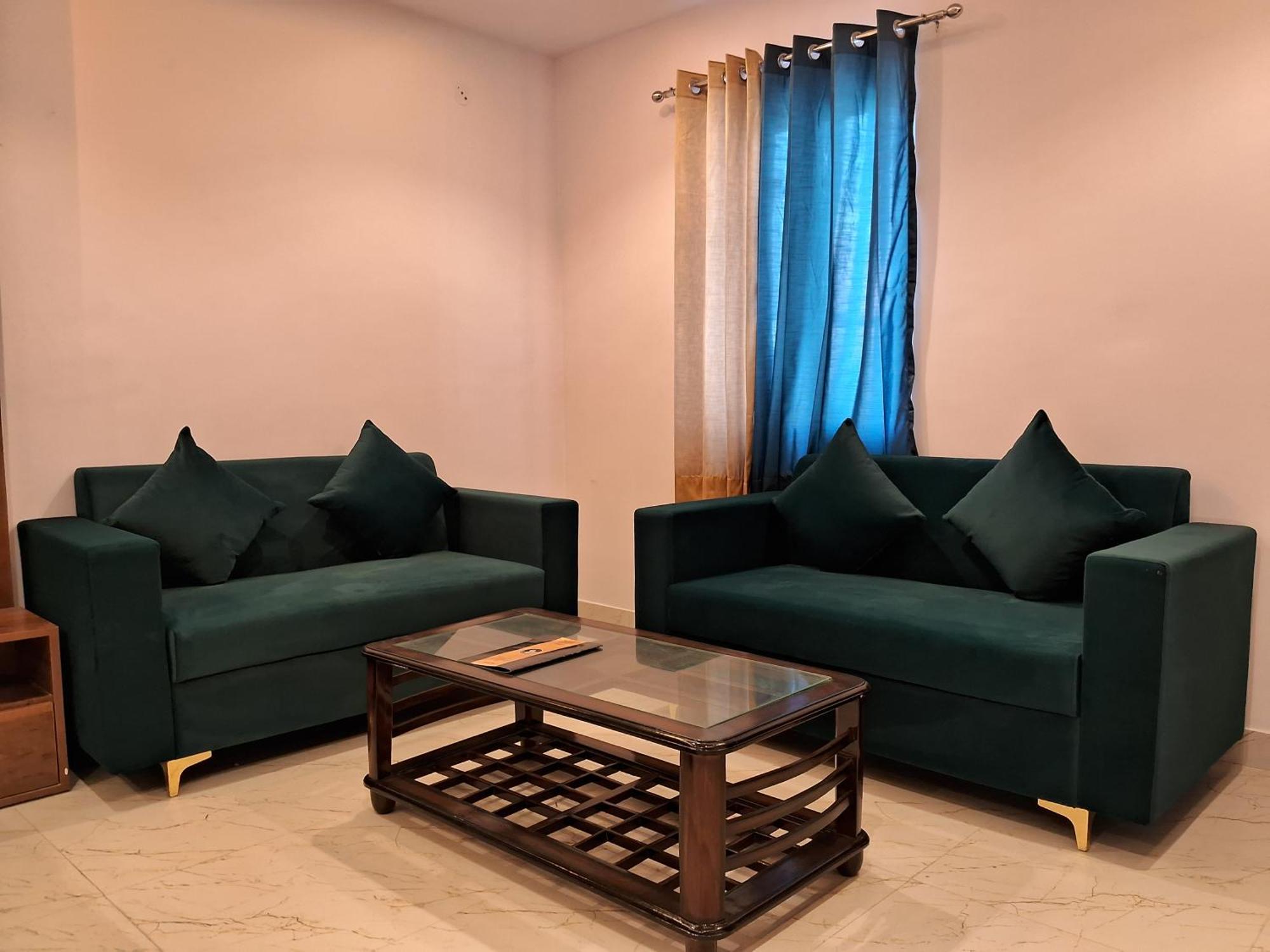 Emerald Suites Greater Noida Oda fotoğraf