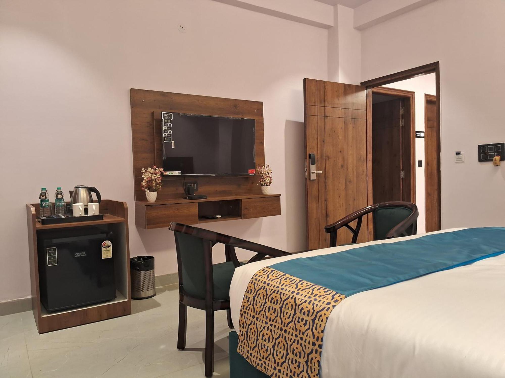 Emerald Suites Greater Noida Oda fotoğraf