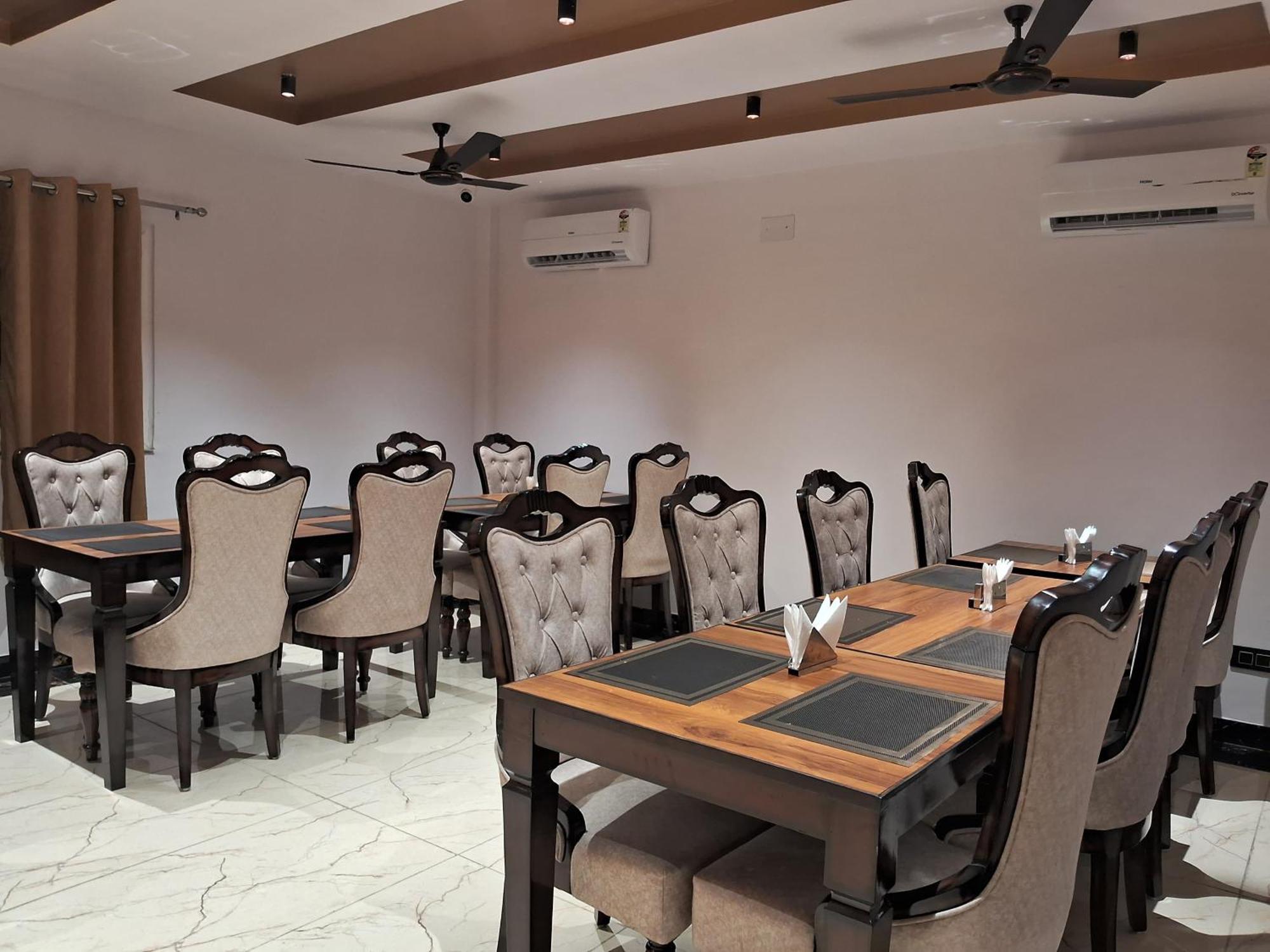 Emerald Suites Greater Noida Dış mekan fotoğraf