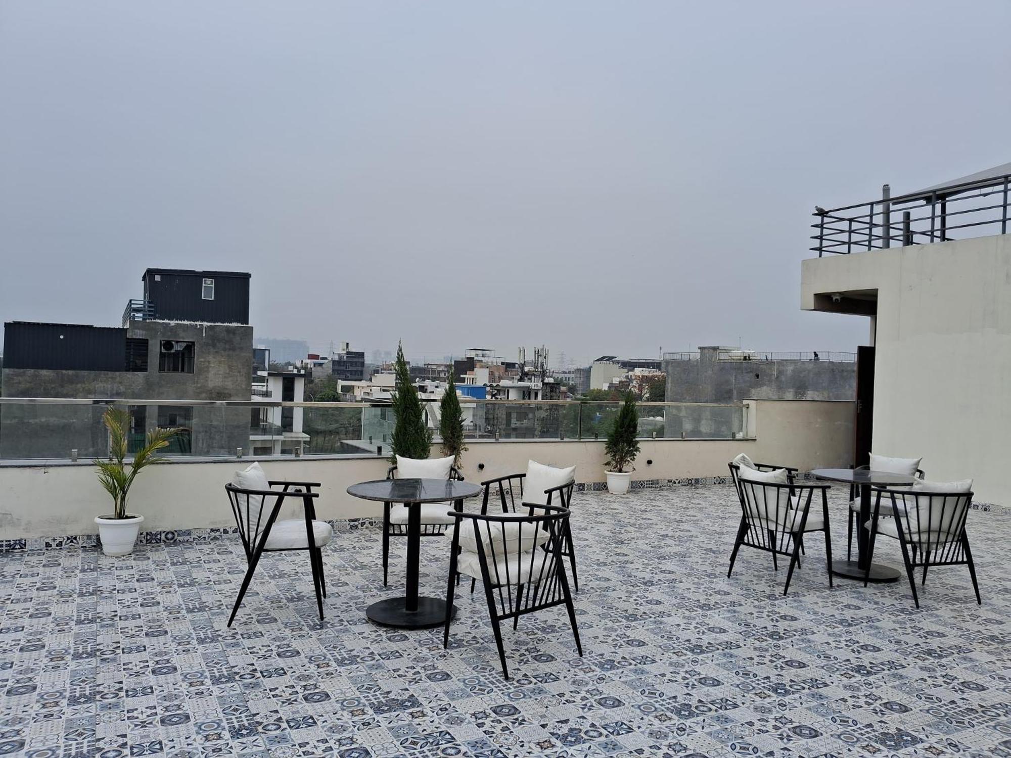 Emerald Suites Greater Noida Dış mekan fotoğraf